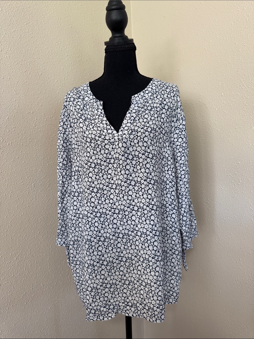 Jones New York Navy and White Floral Tunic